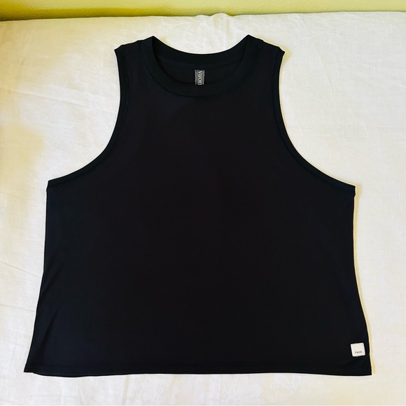 Vuori Energy Top in Black Large - Picture 5 of 8